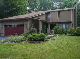 36 Twin Lakes Dr, Waterford, CT 06385