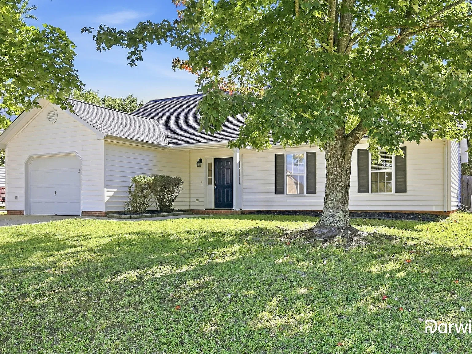3 bed, 2.0 bath, 1462 sqft, $2,025 — Photo 2