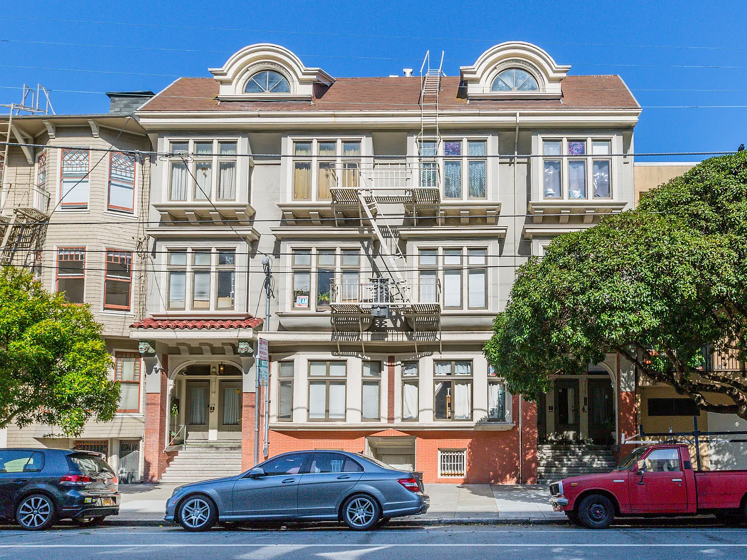 312 Baker — Photo 1