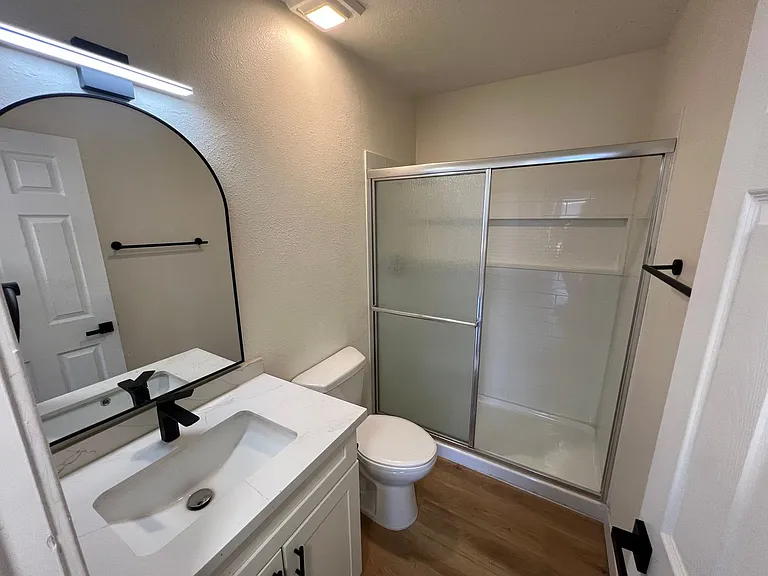 1534 Hialeah Dr #D — Photo 16