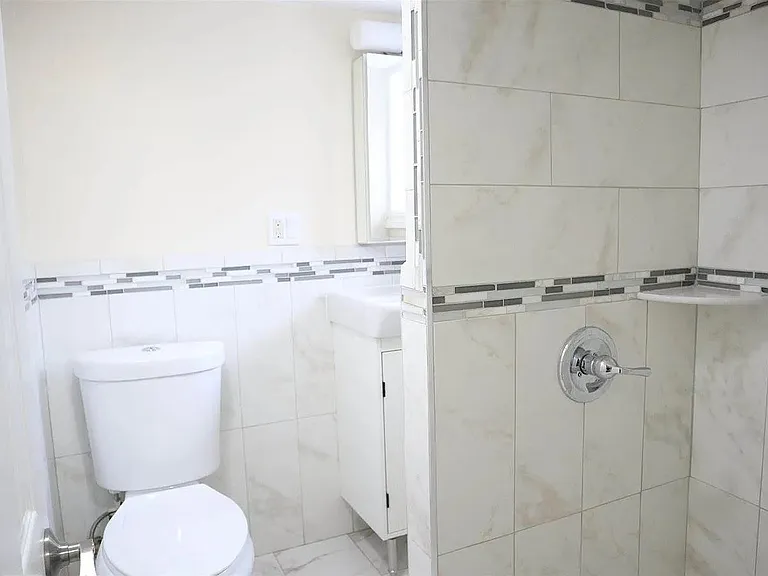 408 Woodlawn Ave #1 — Photo 16