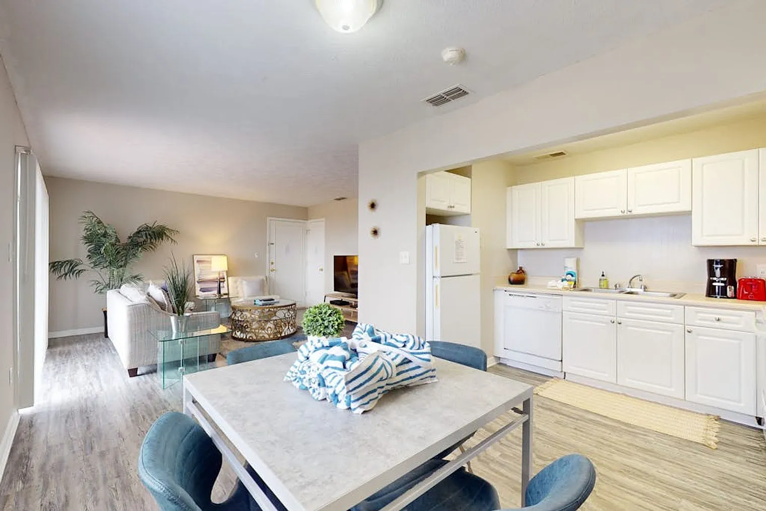 2 bed, 1.0 bath, 1033 sqft, $2,430 — Photo 4