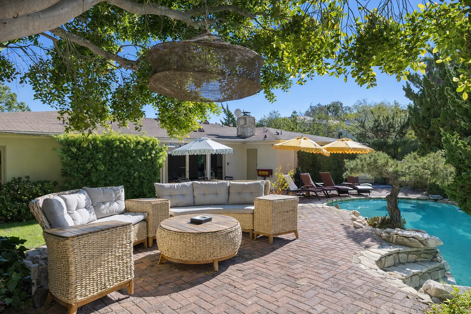 3 bed, 3000 sqft, $20,000 — Photo 1