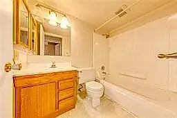 Full Bathroom 1