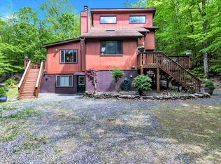 3586 Chestnut Hill Dr, Lake Ariel, PA 18436