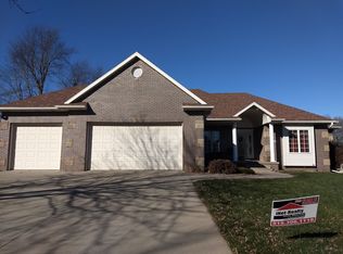 9219 Westfield Cir, Johnston, IA 50131