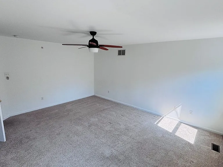 1011 King Way — Photo 17
