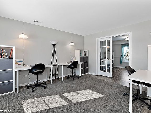 5th image of 954 Thomas Blvd