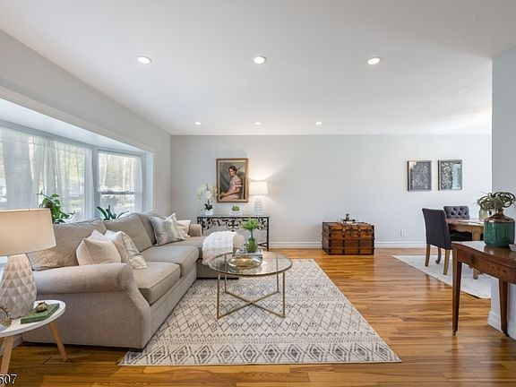 4th image of 380 Charnwood Rd