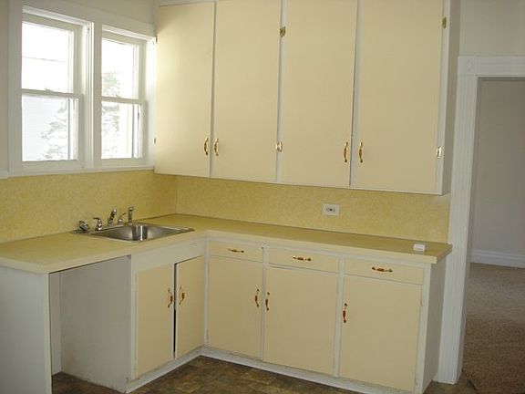 4th image of 818 1st Ave