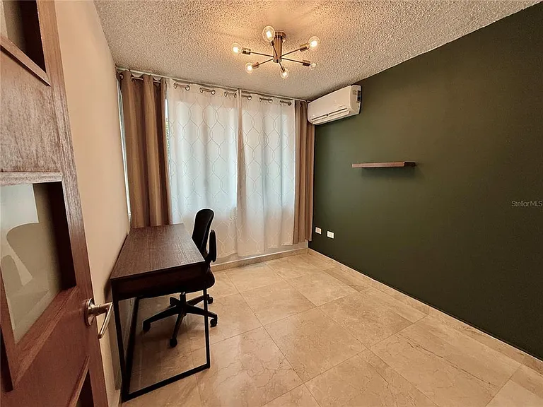 8 A — Photo 9