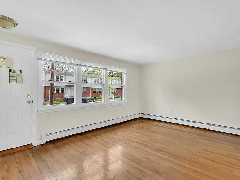 Savin Court Apartments — Photo 9