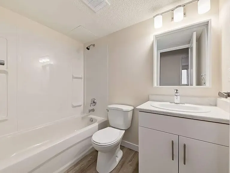 89 Collins Cres SE #201 — Photo 15