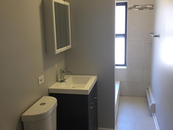 4th image of 837 W Sunnyside Ave #109
