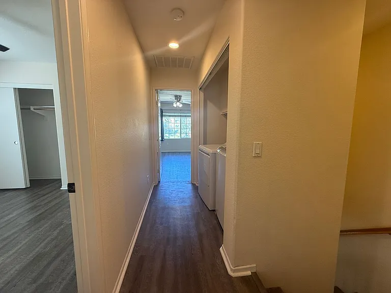 1357 Burgundy Dr — Photo 19