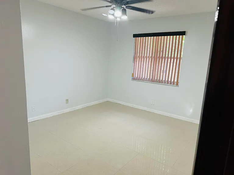926 N C St — Photo 11