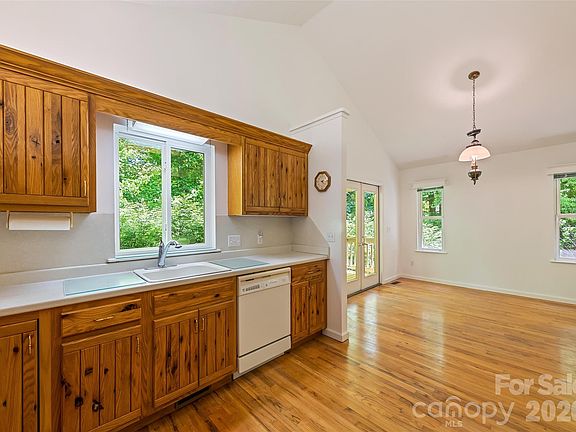 5th image of 21 Winterview Trl