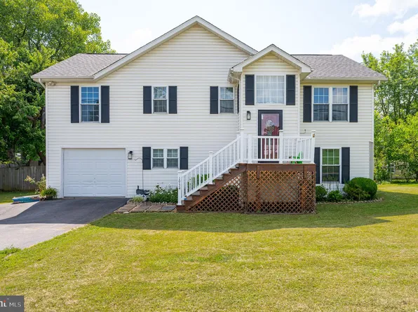 1934 Henshaw Rd, Inwood, WV 25428