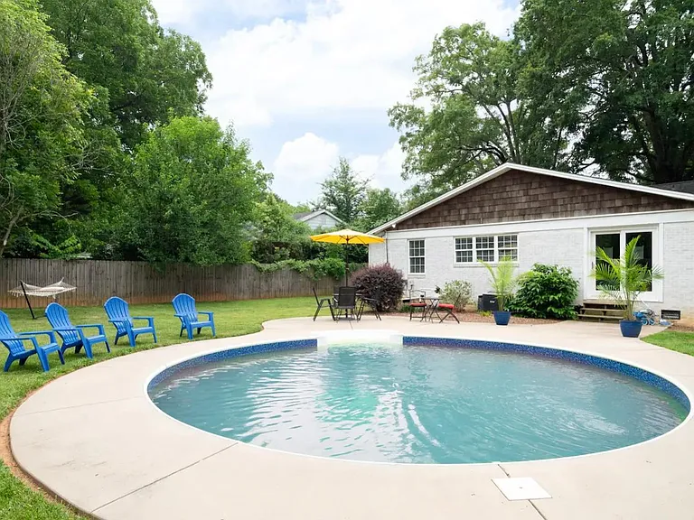 1735 Woodland Dr — Photo 2