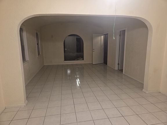 3rd image of 4426 E 55th St #4426