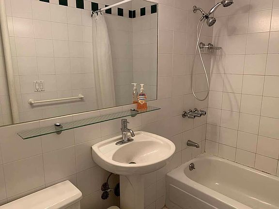 3rd image of 450 E 84th St APT 5