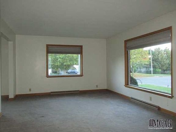 3rd image of 627 Scottwood Ave