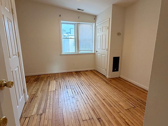5th image of 1227 Bainbridge St APT 3A