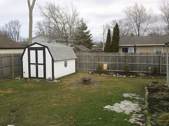5th image of 711 East Dr