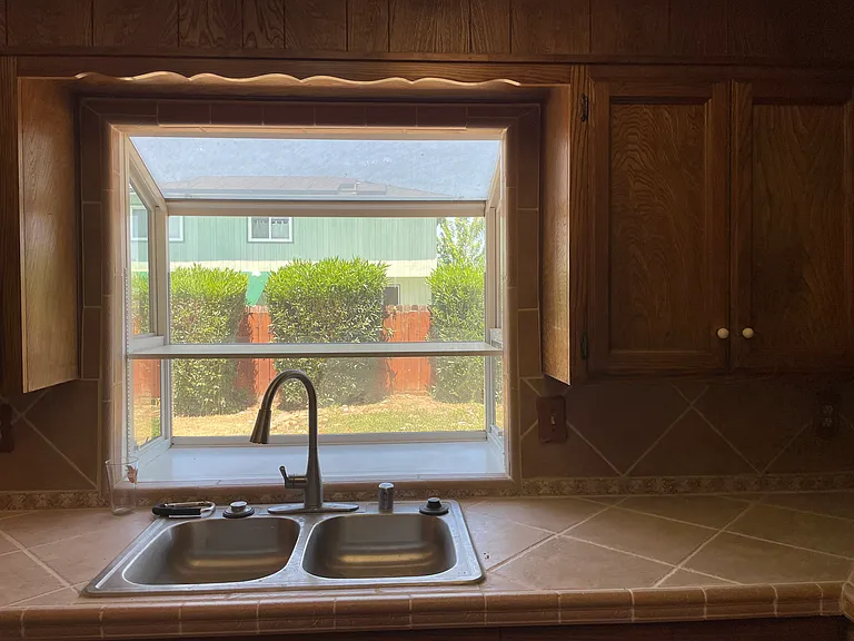 1425 Wawona St — Photo 2