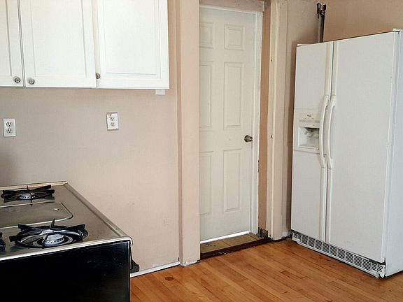 2nd image of 3418 N Hamlin Ave #2