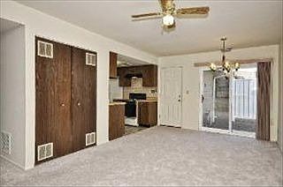 4th image of 1748 E Canterbury Ln