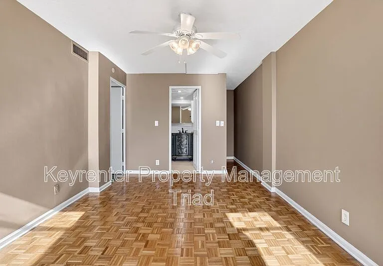 1101 N Elm St #104 — Photo 24