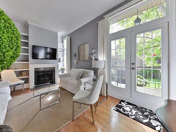 3rd image of 1250 Marlborough Ct #27