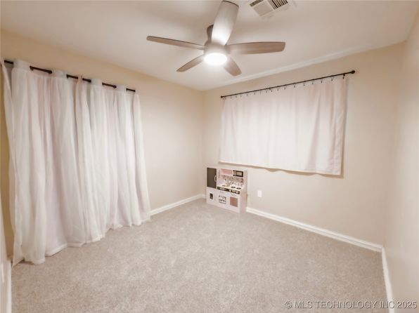 322 E Maple St, Skiatook, OK 74070
