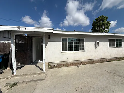 11937 Elliott Ave #B Photo 1
