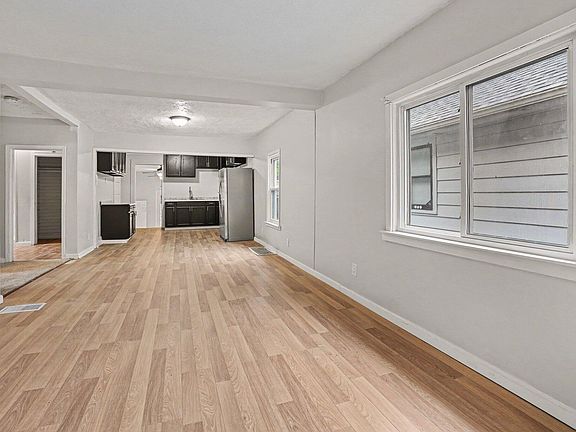 5th image of 112 Sharon Ave