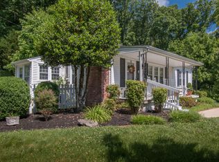 1628 Long Crescent Dr, Bristol, VA 24201