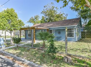 900 N 8th St, Baytown, TX 77520