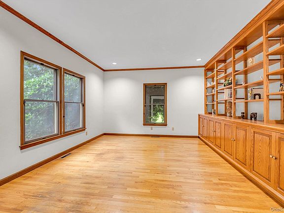5th image of 244 Store Hill Road