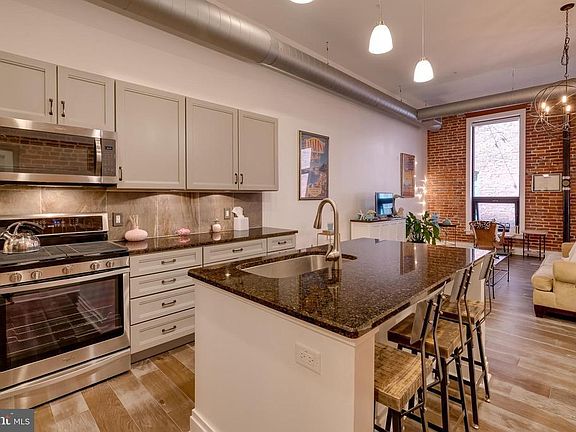 3rd image of 41 W Lemon St APT 304