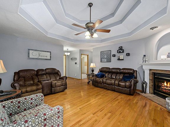 4th image of 4807 W Portland St