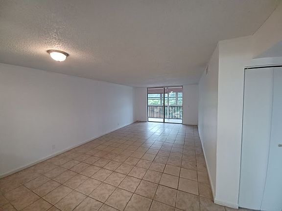 5th image of 2820 Somerset Dr APT 314