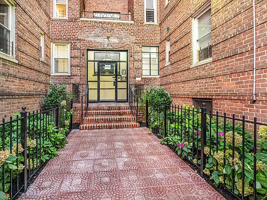 Sold by REMAX Distinguished Homes | media 35