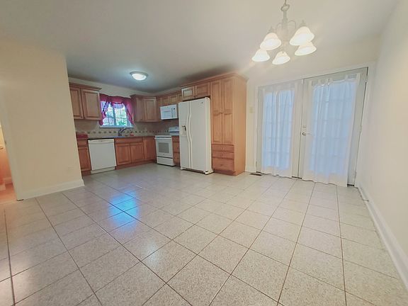 2nd image of 119 Highview Ave #2