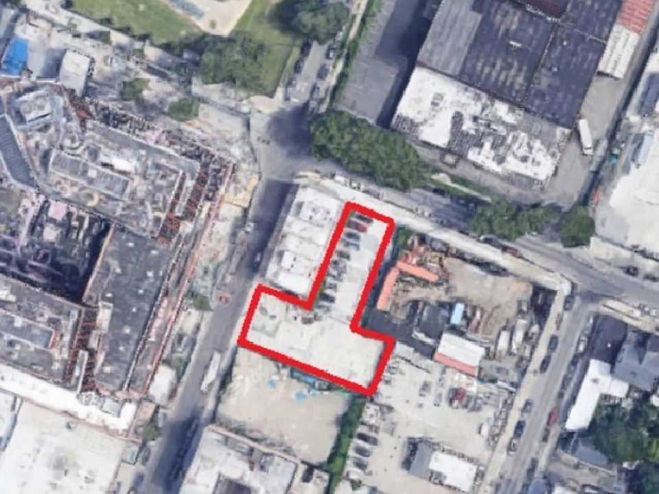1st image of 2611 2nd St