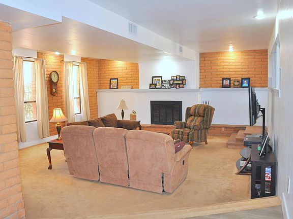 5th image of 304 N Westwood