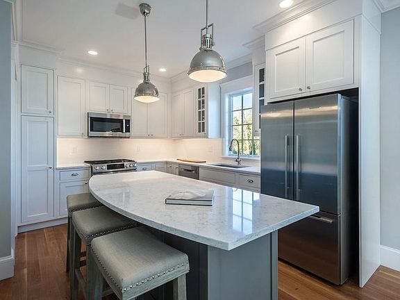 4th image of 10 James Ln #10