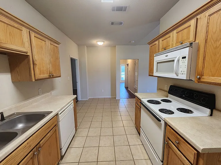 106 Collett Ct — Photo 6