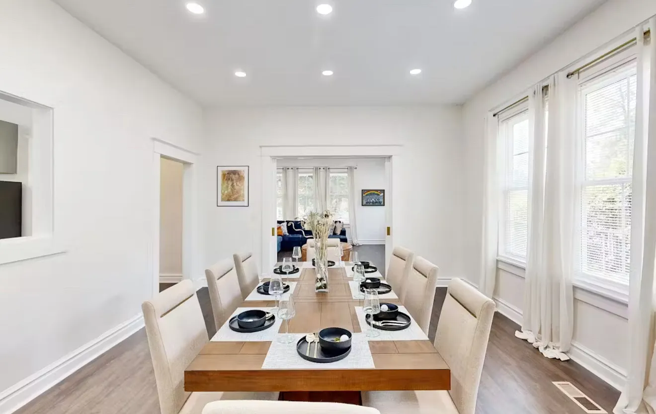 927 Russell St — Photo 3
