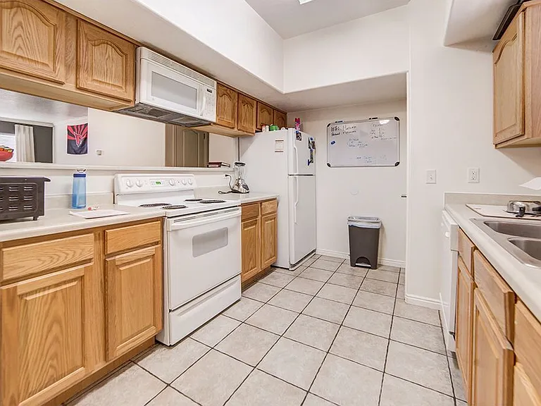 51 E 600 N #204 — Photo 10